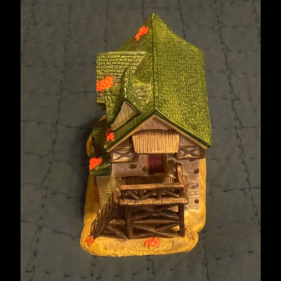 Ceramic Lighted Cottage Fall Christmas Village Decor Lemax Royal - Picture 3 of 9